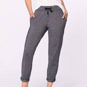 Lululemon On The Fly Pant in Heathered Black (Gray) Size 2, Athletic Pant